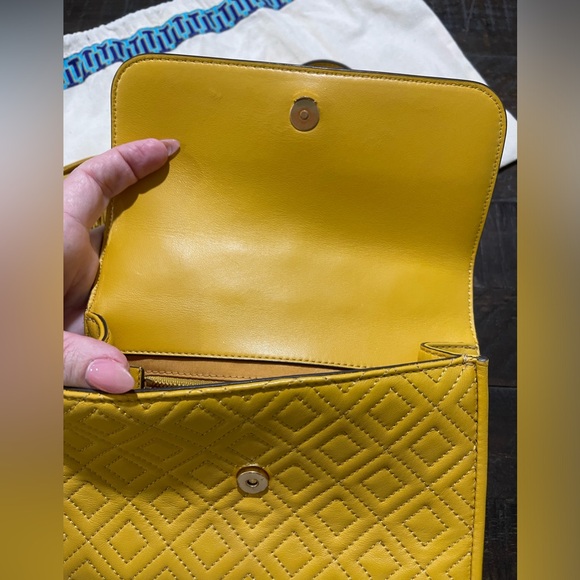 Tory Burch Daylily Convertible Fleming Quilt Crossbody Bag Purse in Golden Crest - Picture 4 of 12